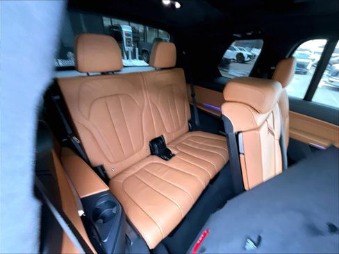 Used 2022 BMW X7 xDrive40i w/ M Sport Package image 17