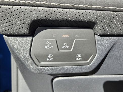 Certified 2025 Volkswagen Atlas Cross Sport SE image 27