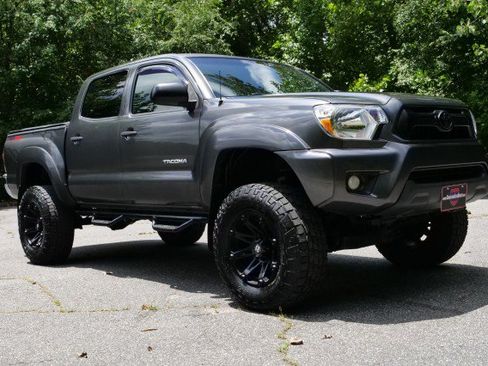 Used 2014 Toyota Tacoma PreRunner w/ SR5 Package RWD image 4