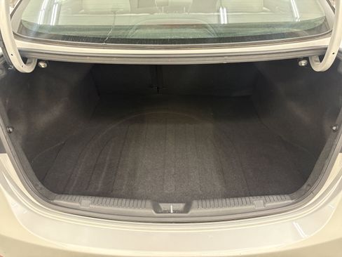 Used 2015 Hyundai Elantra SE w/ Option Group 02 FWD image 7