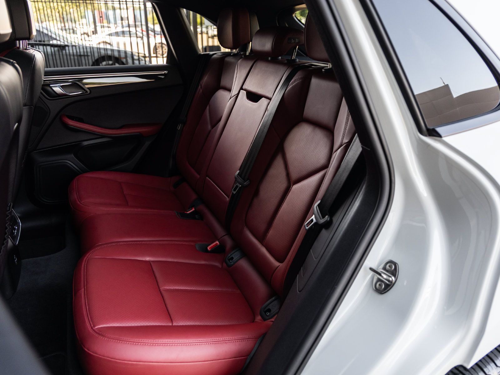 Certified 2023 Porsche Macan AWD/4WD image 37