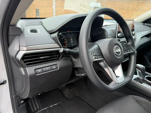 Used 2023 Nissan Altima 2.5 SV AWD/4WD image 12