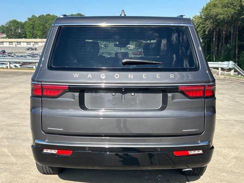 Used 2022 Jeep Wagoneer Series I w/ Premium Group I AWD/4WD image 5