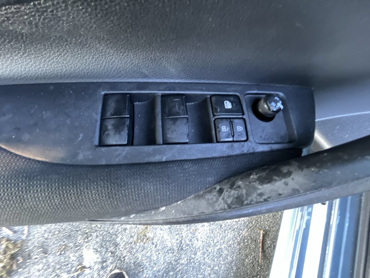 Used 2021 Toyota Corolla LE FWD image 4