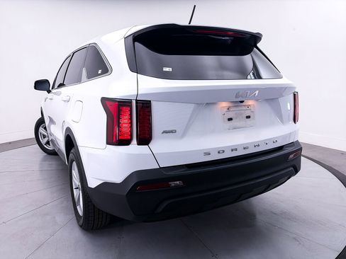 Used 2022 Kia Sorento LX AWD/4WD image 7