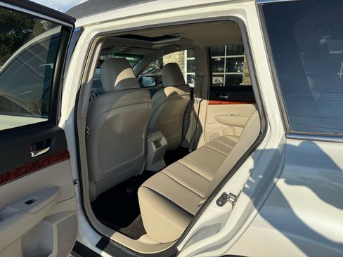 Used 2012 Subaru Outback 2.5i Limited w/ Moonroof Pkg image 11