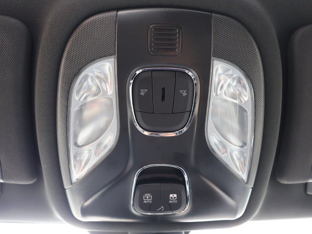 Used 2024 Jeep Compass Latitude w/ Sun and Sound Group AWD/4WD image 29