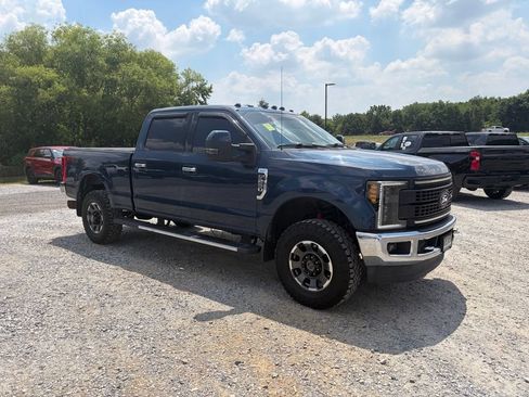Used 2017 Ford F250 XLT w/ XLT Premium Package AWD/4WD image 16