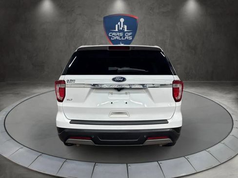 Used 2019 Ford Explorer XLT w/ Equipment Group 201A FWD image 4