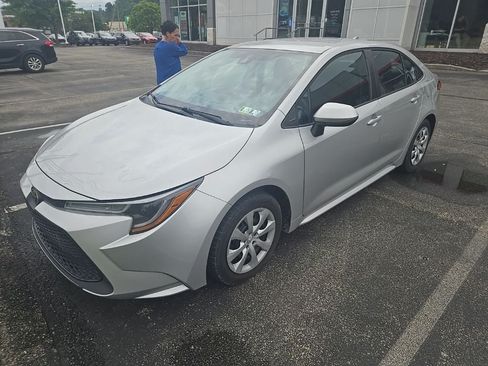 Used 2020 Toyota Corolla LE FWD image 1
