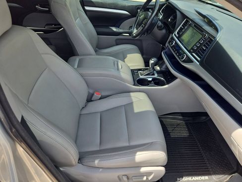 Used 2018 Toyota Highlander XLE AWD/4WD image 31