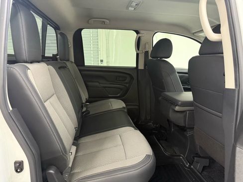 Used 2020 Nissan Titan S image 33