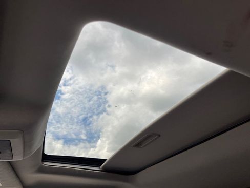 Used 2015 RAM 1500 Laramie w/ Convenience Group image 8