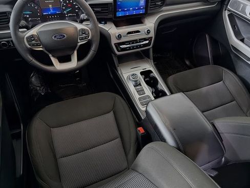 Used 2023 Ford Explorer XLT image 24