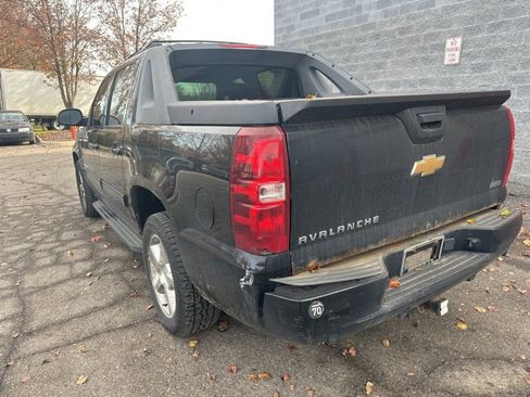 Used 2011 Chevrolet Avalanche LT w/ Luxury Package image 3