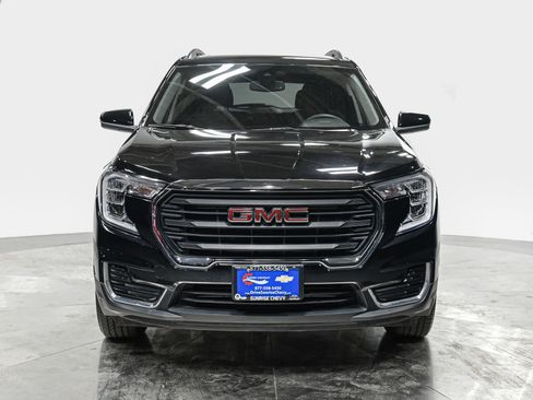 Used 2023 GMC Terrain SLE w/ Driver Convenience Package image 10