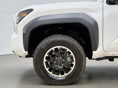 Used 2025 Toyota Tacoma TRD Off-Road image 9