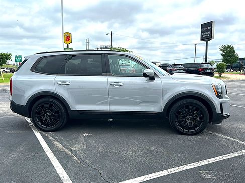 Used 2022 Kia Telluride SX w/ SX Prestige Package AWD/4WD image 9