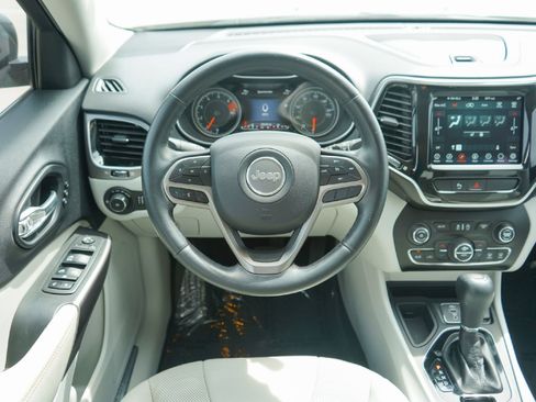 Used 2019 Jeep Cherokee Limited image 24