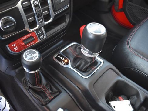 Used 2021 Jeep Gladiator Rubicon AWD/4WD image 25