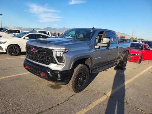 Used 2025 Chevrolet Silverado 2500 ZR2 w/ Technology Package AWD/4WD image 1