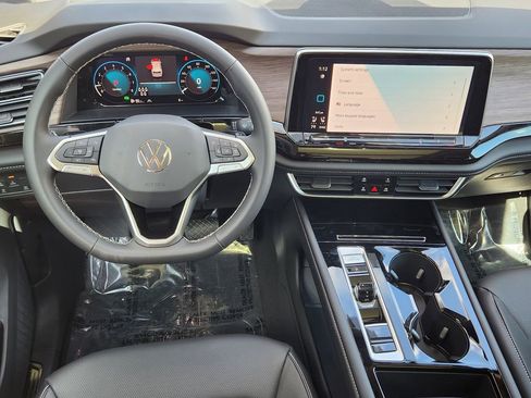 New 2026 Volkswagen Atlas SEL image 2
