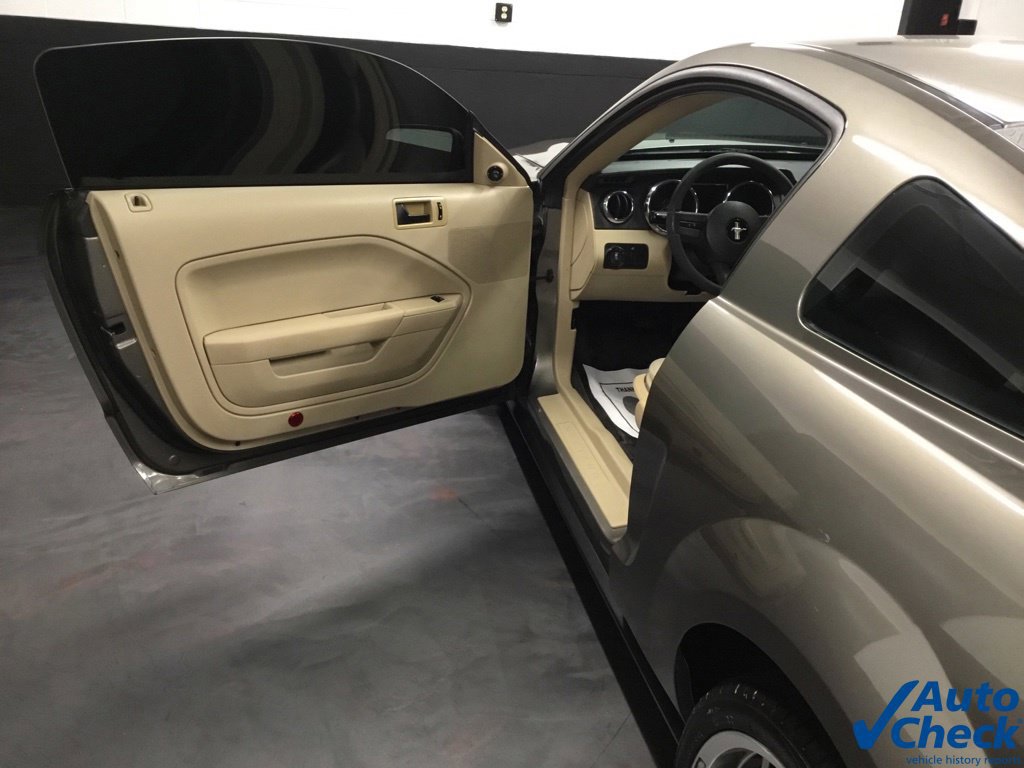 Used 2005 Ford Mustang Premium RWD image 17