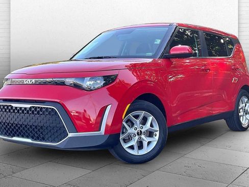 Used 2025 Kia Soul LX w/ LX Technology Package FWD image 14