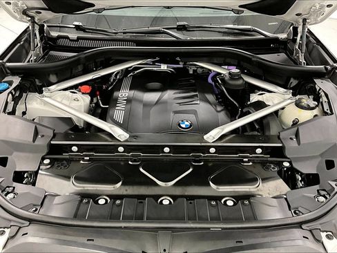 Used 2024 BMW X5 sDrive40i w/ M Sport Package RWD image 11