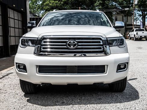 Used 2020 Toyota Sequoia Platinum RWD image 4