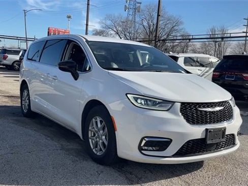 Used 2024 Chrysler Pacifica Touring-L image 24