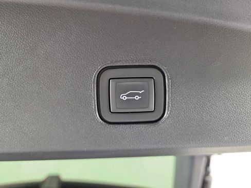 Used 2024 Cadillac Lyriq Luxury RWD image 9