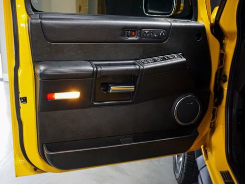 Used 2005 HUMMER H2 w/ Preferred Equipment Group image 20