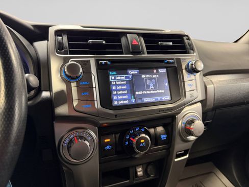 Used 2016 Toyota 4Runner SR5 AWD/4WD image 28