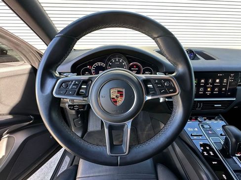 Used 2022 Porsche Cayenne Platinum Edition image 15