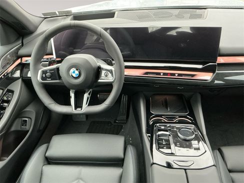 New 2026 BMW 530i xDrive w/ M Sport Package image 10