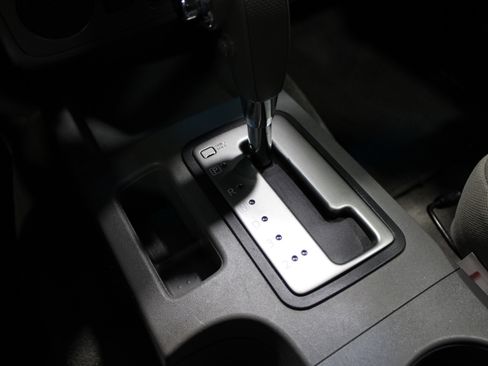 Used 2010 Nissan Frontier SE image 15