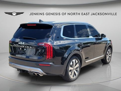 Used 2022 Kia Telluride EX w/ EX Premium Package FWD image 2