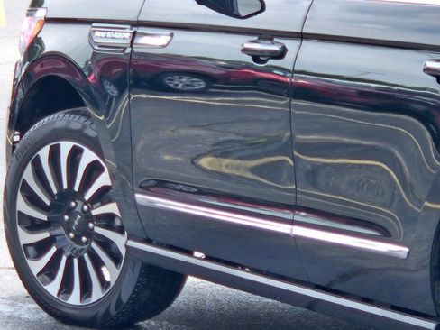 Used 2023 Lincoln Navigator Black Label image 16