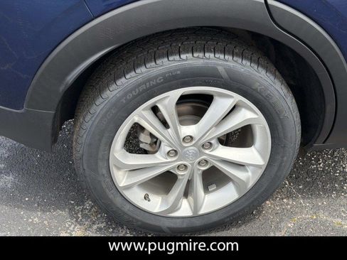 Used 2023 Buick Encore GX Preferred w/ Cold Weather Comfort Package FWD image 17