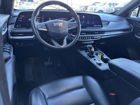 Used 2025 Cadillac XT4 Premium Luxury image 17
