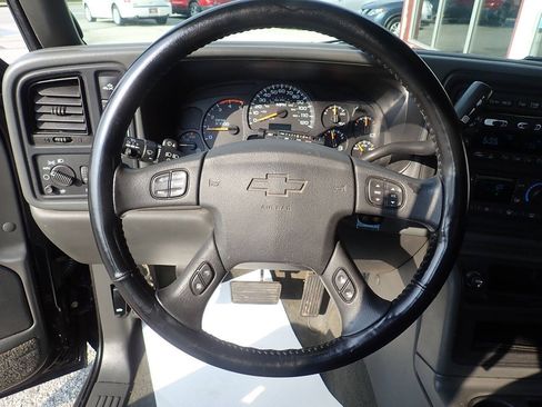 Used 2005 Chevrolet Silverado 2500 LT w/ Heavy-Duty Power Package AWD/4WD image 6