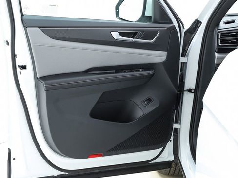 New 2026 Volkswagen Atlas Cross Sport SEL image 18