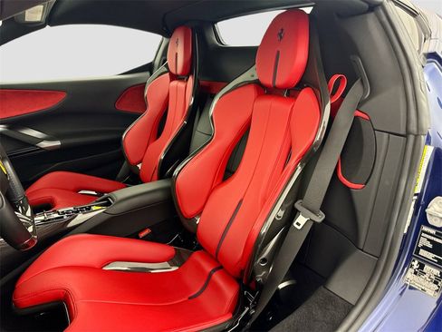 Used 2023 Ferrari SF90 Spider image 22