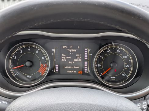 Used 2015 Jeep Cherokee Latitude FWD image 25