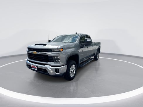 Used 2025 Chevrolet Silverado 2500 LT w/ Convenience Package AWD/4WD image 8