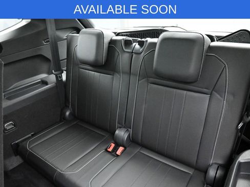 Used 2023 Volkswagen Tiguan SE R-Line image 31