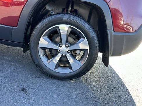 Used 2020 Jeep Cherokee Limited image 10