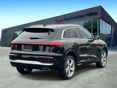 Certified 2025 Audi Q5 2.0T Premium Plus w/ Premium Plus image 5