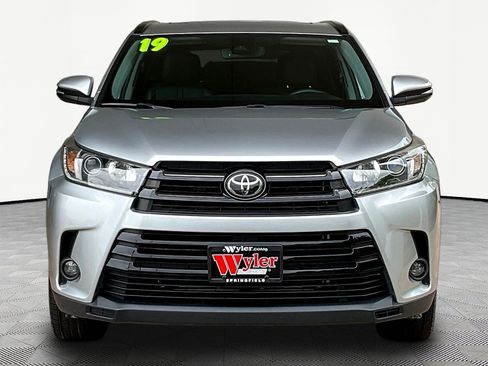 Used 2019 Toyota Highlander SE AWD/4WD image 2